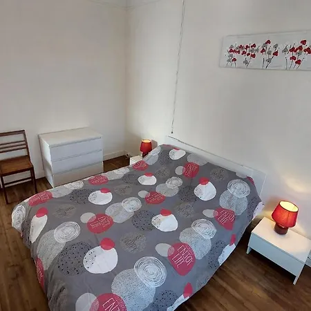 Сasa de vacaciones 2 Bedroom Lovely In