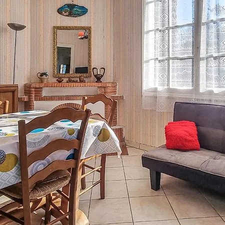 Сasa de vacaciones 2 Bedroom Lovely In *