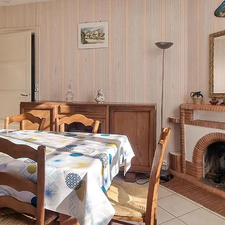 2 Bedroom Lovely In 度假居